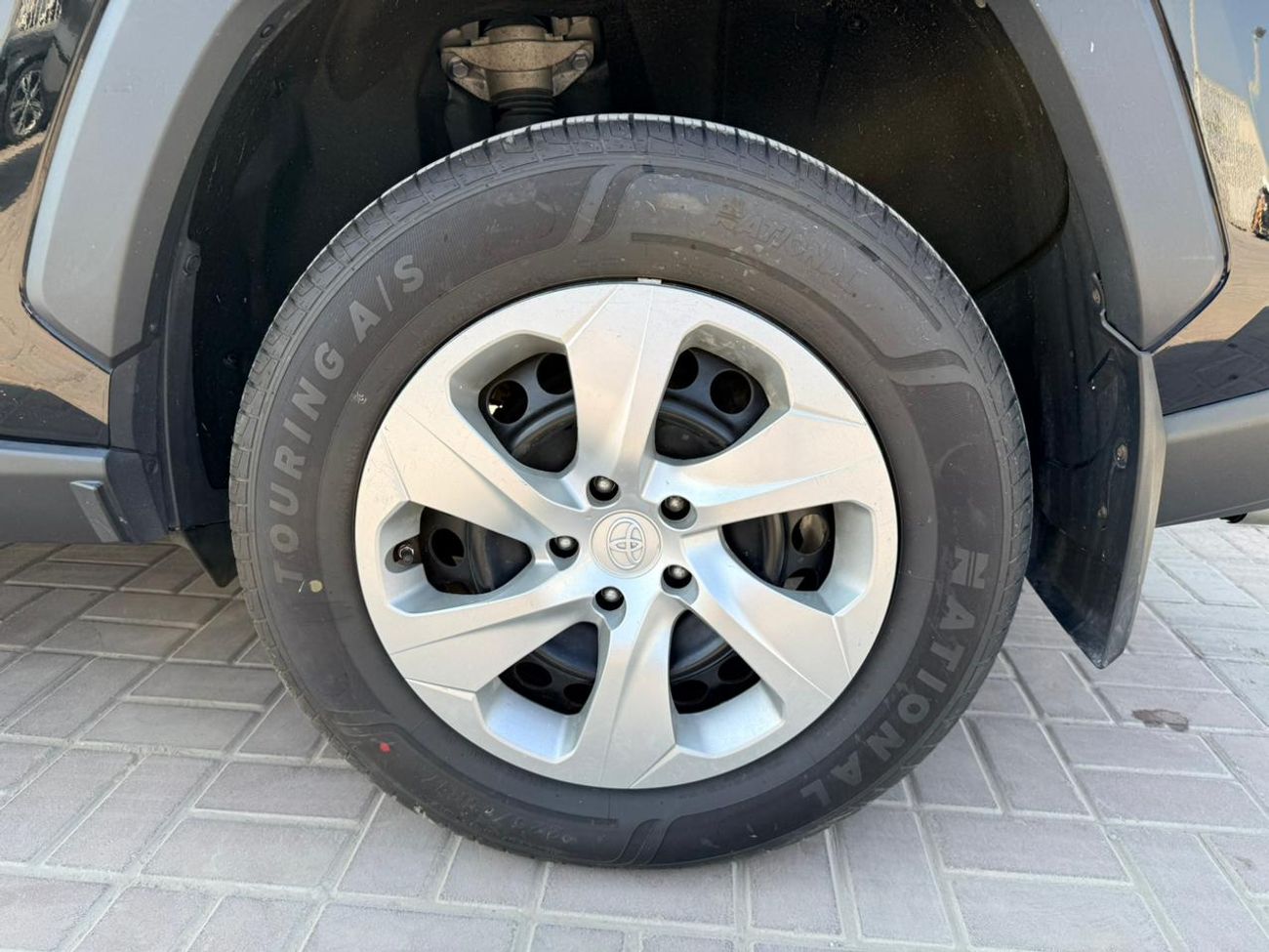 Toyota RAV4 LE 2.5L (219 HP)