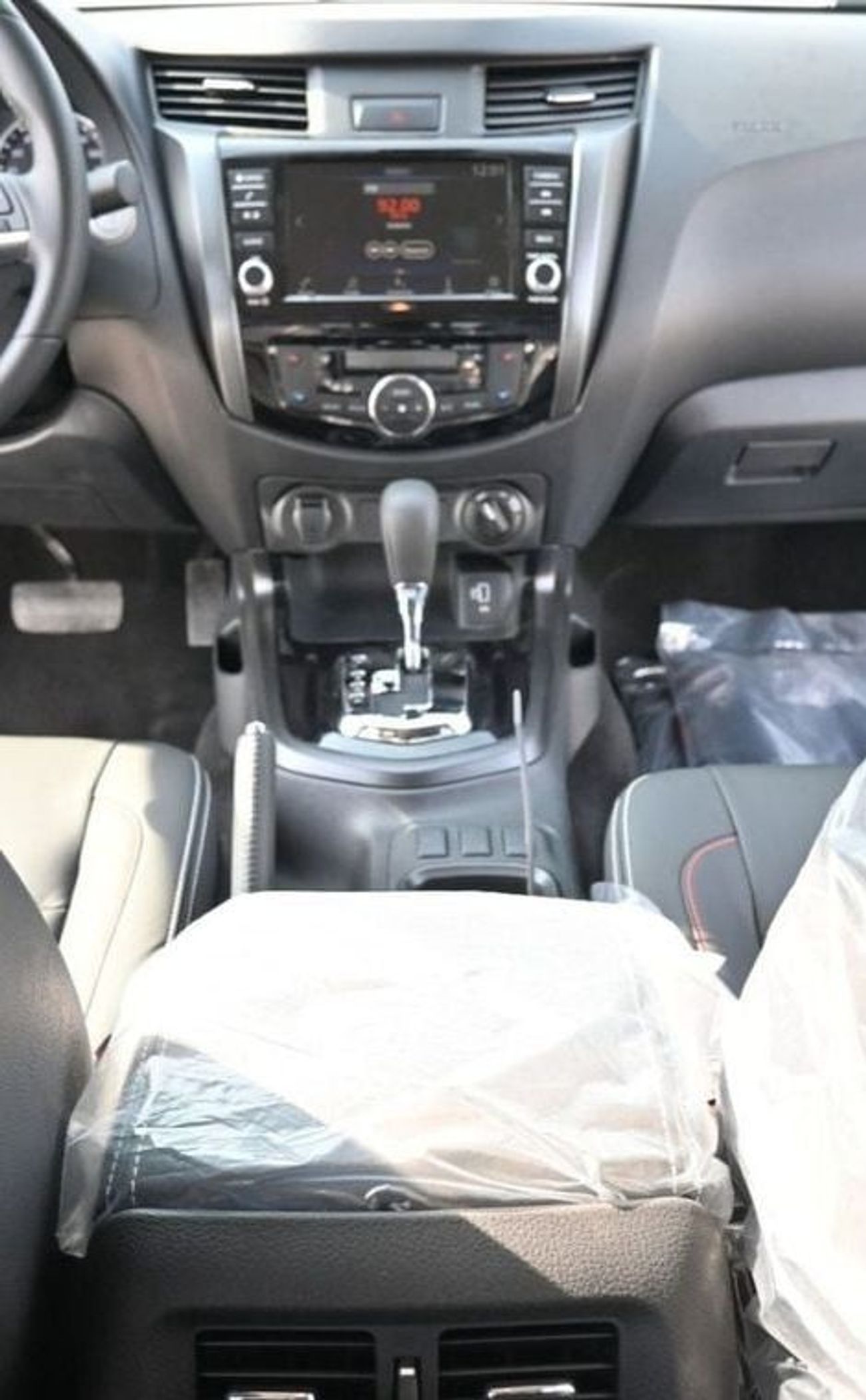 نيسان نافارا NISSAN NAVARA 2.5 DIESEL PRO4X 4X4 AT 2025