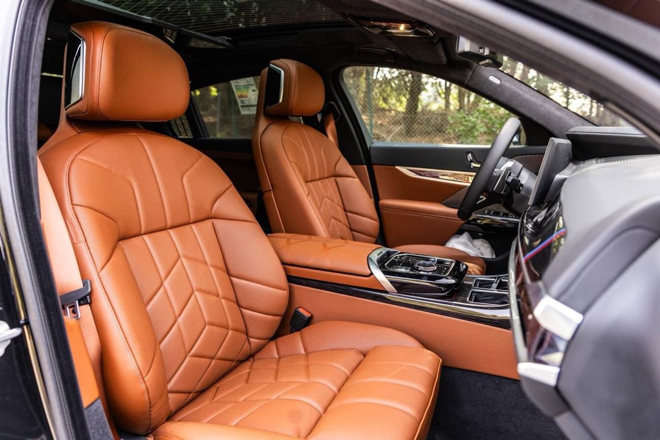 BMW 735i M SPORT INDIVIDUAL BMW 735i Luxury + M Kit – 2026 | BRAND NEW | EXPORT ONLY | AED 420,000
