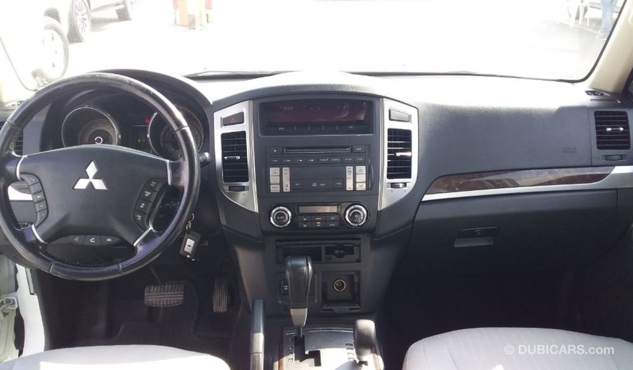 Mitsubishi Pajero Mitsubishi Pajero V6 2015 GCC