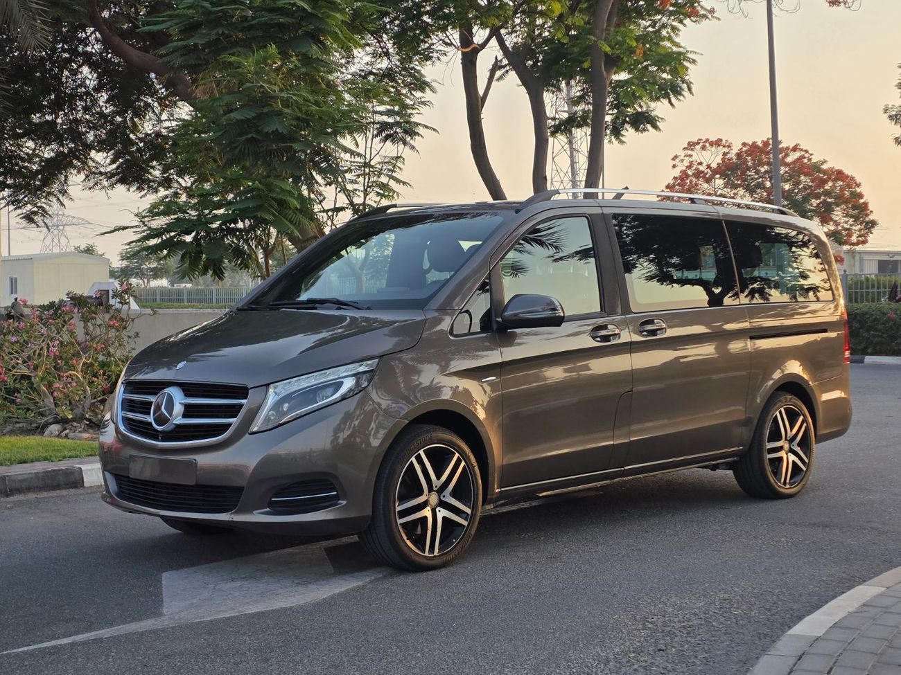 Mercedes-Benz V 250 gcc specs