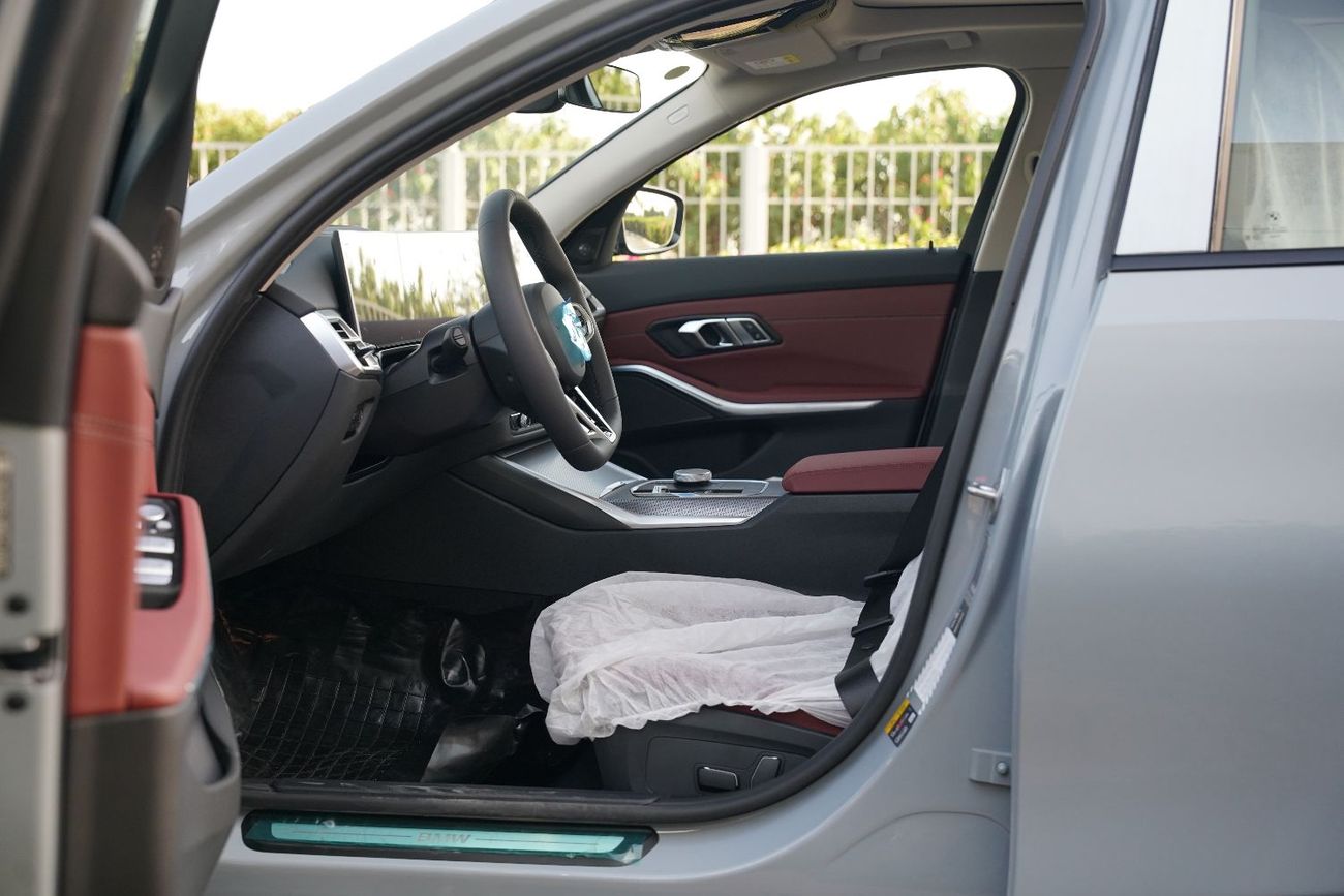 بي أم دبليو i3 2025 BMW I3 eDrive40L Night Sports Version