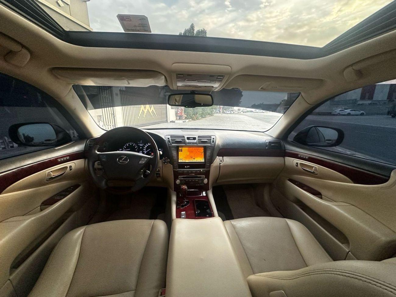Lexus LS460 Lexus LS460L Model: 2010 Mileage: 152,000 miles Price: 32,000 dirhams Gulf specification  Full optio