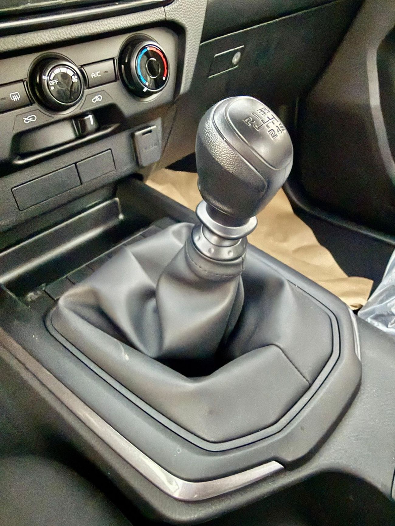 Isuzu DMax ISUZZ -D-MAX - SiNGLE CAB - 4x2 - 1.9L - DiESEL - WHITE