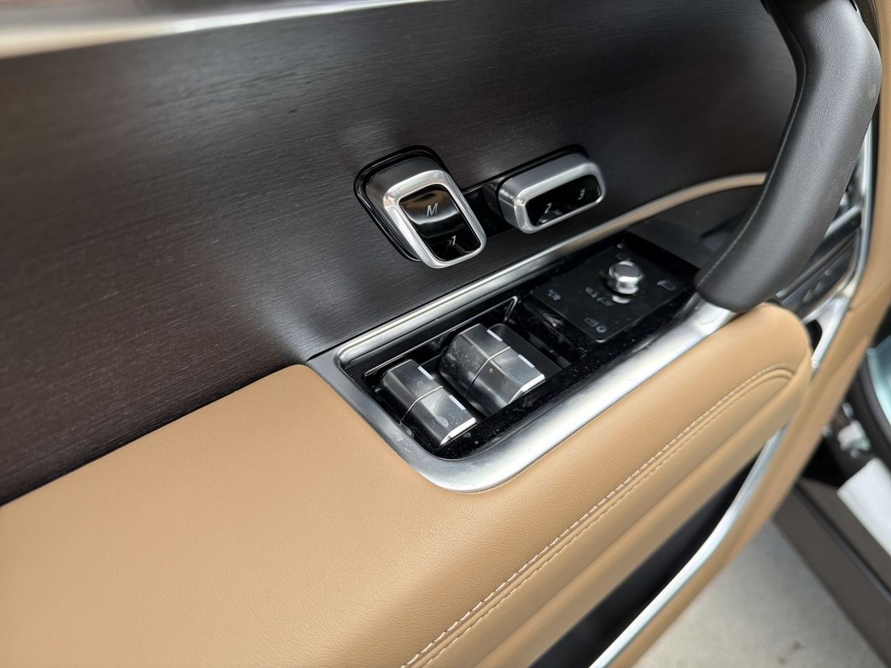 لاند روفر رينج روفر P460E Plug in Hybrid Brand New  * Export Price *