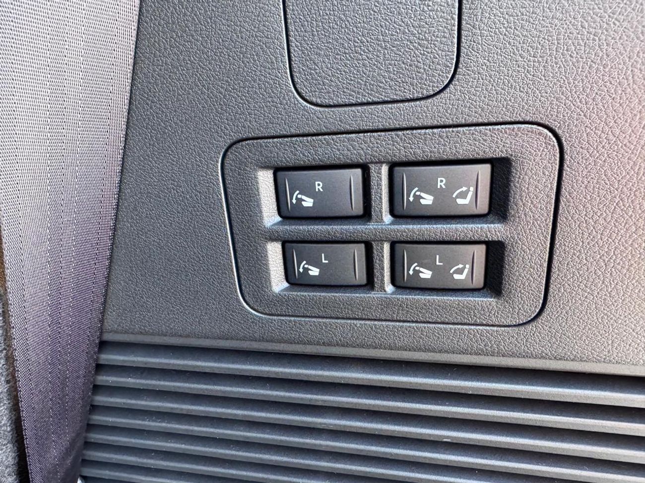 Nissan Patrol SE Platinum City 3.8L (Ext _GRAY WITH BLACK ROOF Inter_TAN)