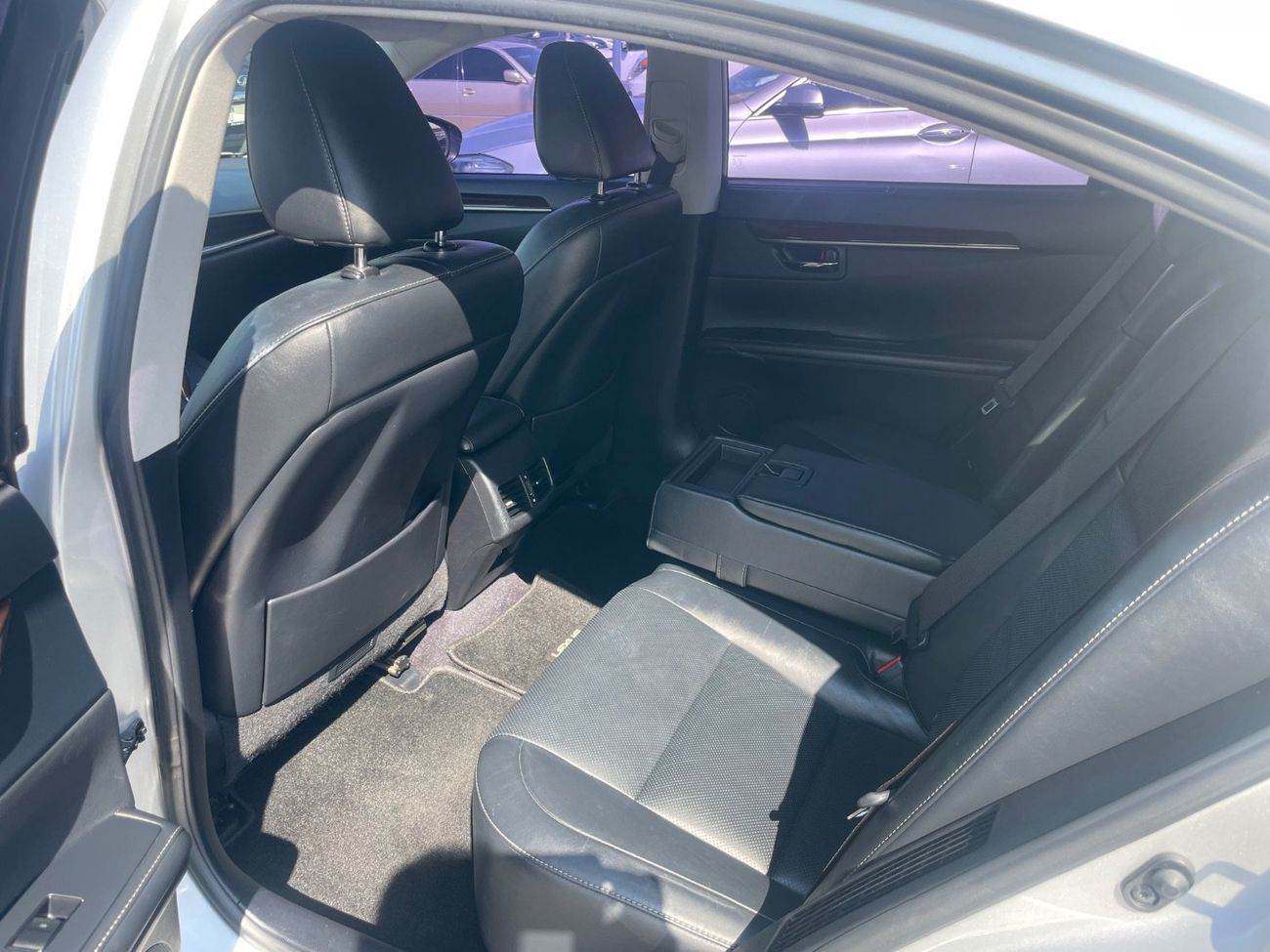 لكزس ES300h لكزس ES300 هايبرد وارد كوريا اوراق جمارك فل اوبشن بدون حوادث