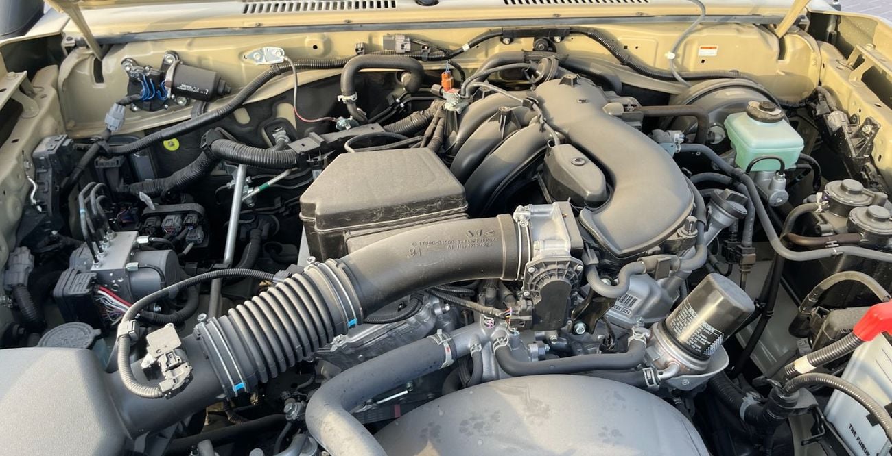 Toyota Land Cruiser Pick Up LX V6 | 4.0L Automatic Transmission