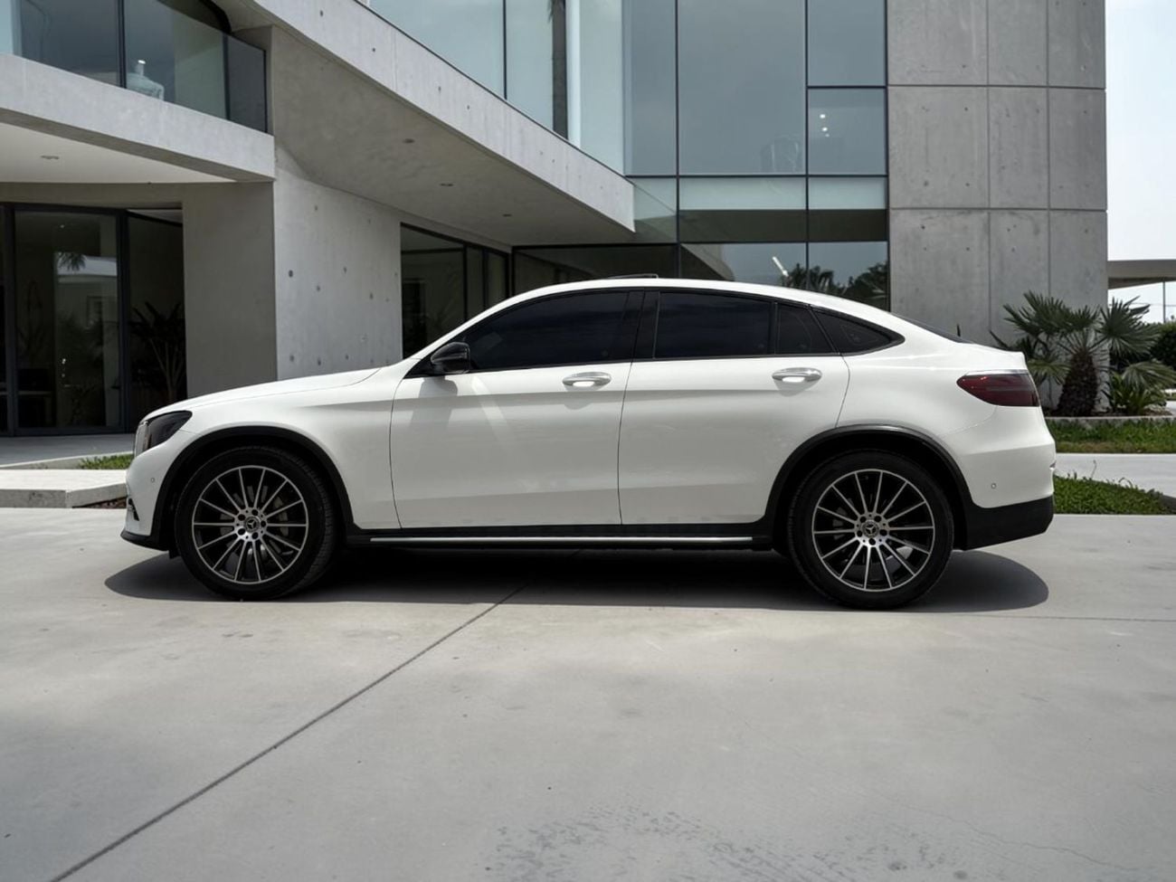 Mercedes-Benz GLC Coupe 250 AED 2,420 P.M | 0% DOWN PAYMENT | MERCEDES-BENZ GLC 250 COUPE | 2.5L 4WD | 2018 | FULL SERVICE HISTO