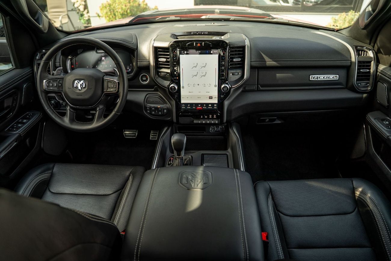 رام 1500 Rebel 5.7L Crew Cab Utility (5 Seater)