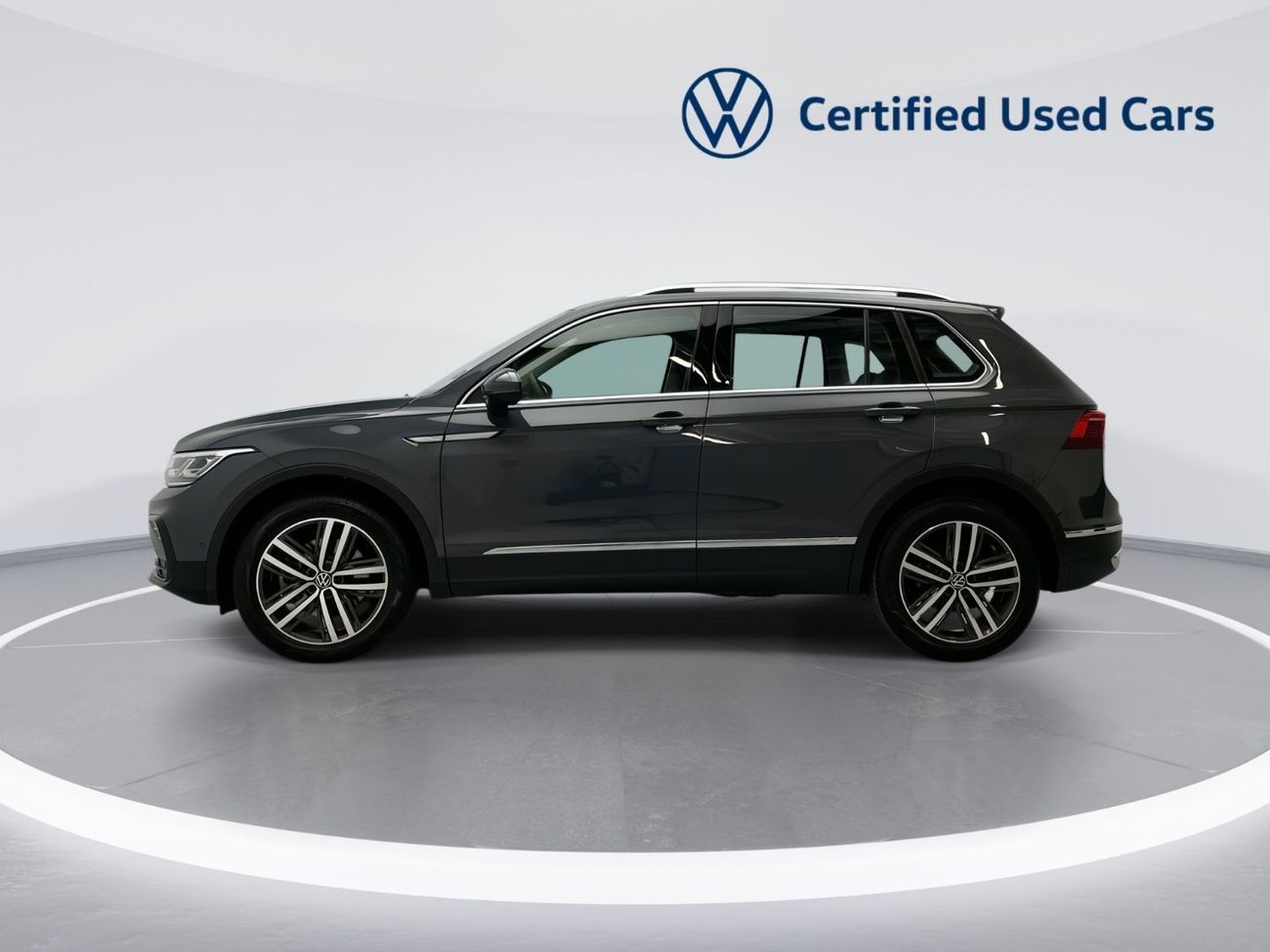 فولكس واجن تيجوان ELEGANCE 2.0L | Panoramic Sunroof with Leather Seats | VW Certified | GCC Specs | Showroom Co