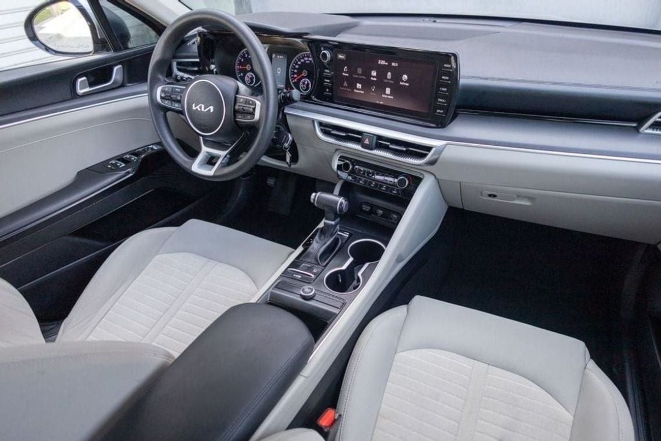 Kia K5 2.0L LX Kia K5 2023 GCC under Agency Warranty with Flexible Down-Payment.