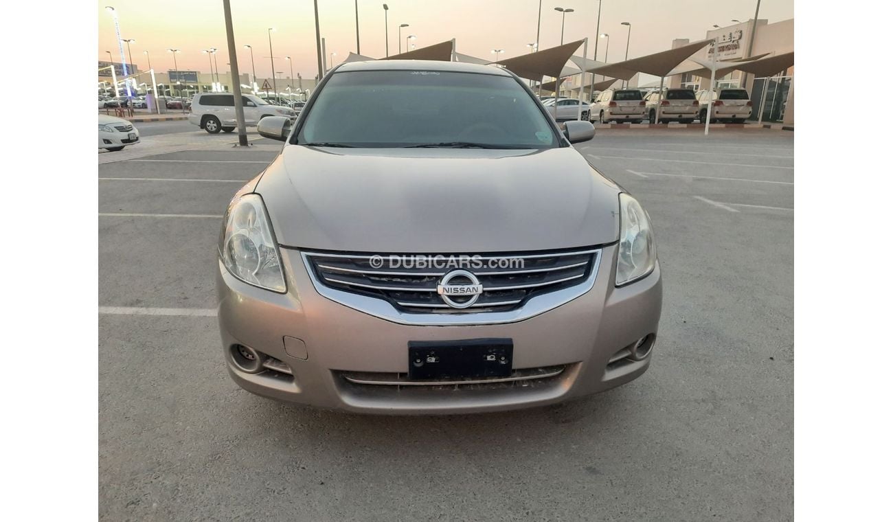 Nissan Altima Nissan Altima 2012 gcc very celen car for sale