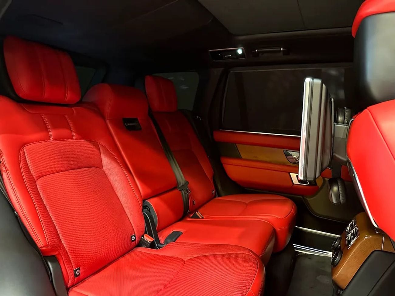 Land Rover Range Rover LWB Autobiography P400 3.0L Autobiography LWB American Specs