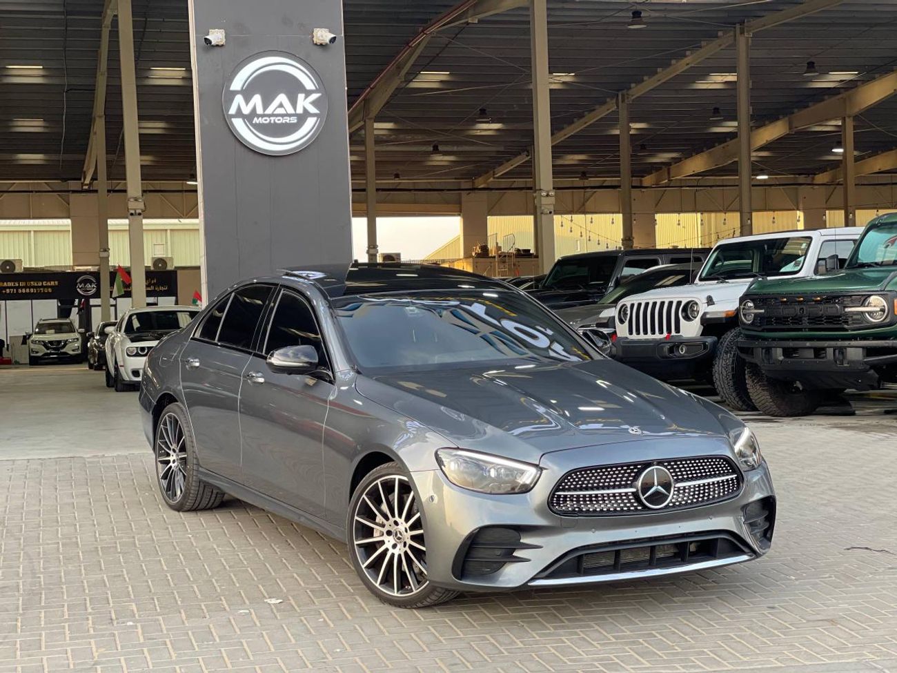 مرسيدس بنز E 350 عداد كيلومترات منخفض / كاميرا 360 درجة / رادار / شاشة عرض كاملة للوحة القيادة / نظام كشف النقطة العم