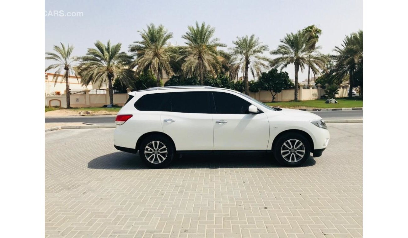 نيسان باثفايندر 950-/ Only 0% Down Payment,Mid Option,Mint Condition