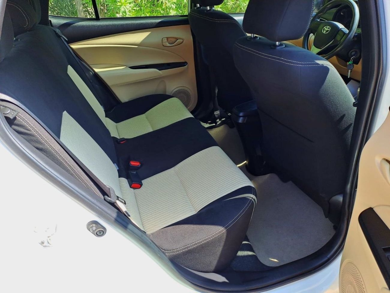 تويوتا يارس SE 1.5L Hatchback 550-Monthly l GCC l Camera, GPS  l Accident Free