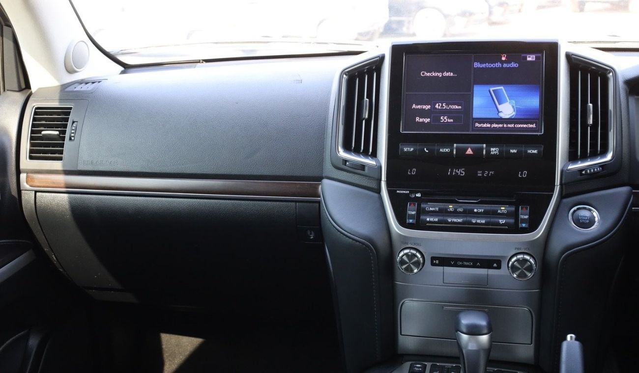 تويوتا لاند كروزر Sahara 2020 RHD Diesel V8 Full Option Top Of The Range