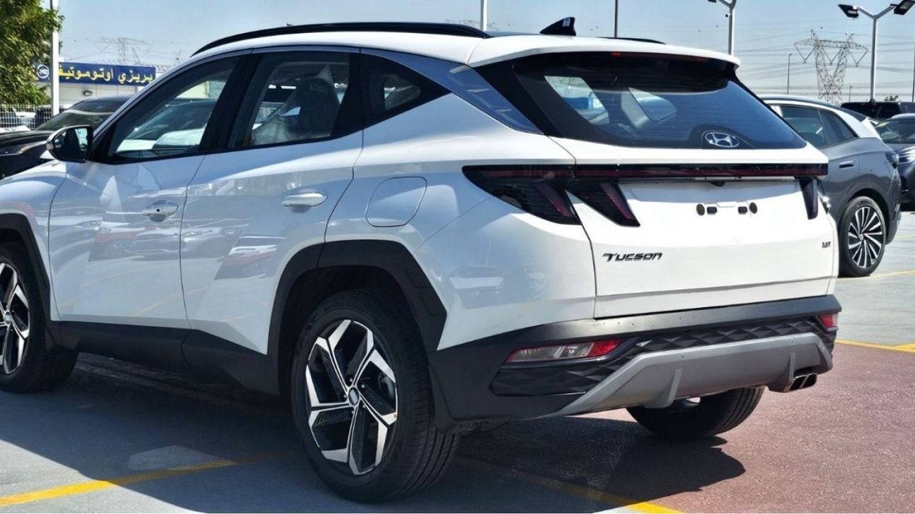 Hyundai Tucson Hyundai Tuscon 1600cc PETROL MO 4X2 WITH PANORAMIC SUNROOF (EXPORT ONLY)