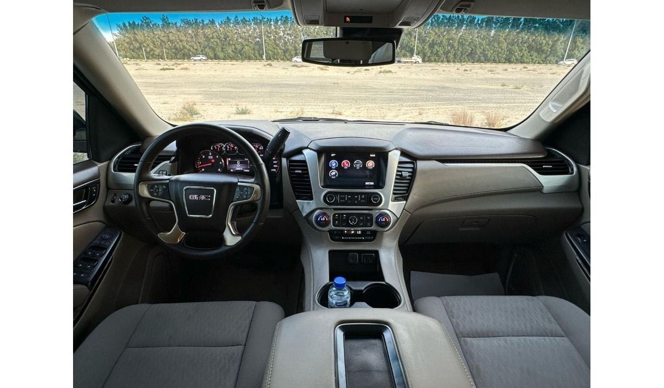 GMC Yukon SLE 5.3L 4WD (8 Seater) GMC YUKON 2017 GCC ORGINAL PAINT // ACCIDENT FREE // PERFECT CONDITION
