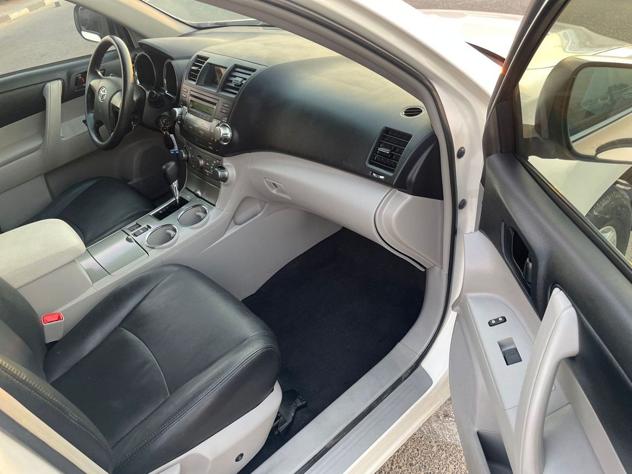 تويوتا هايلاندر 2012 Toyota Highlander LE+ MidOption - 3.5L V6 - 7 Seater - Fully Maintained - 90,000 Mileage