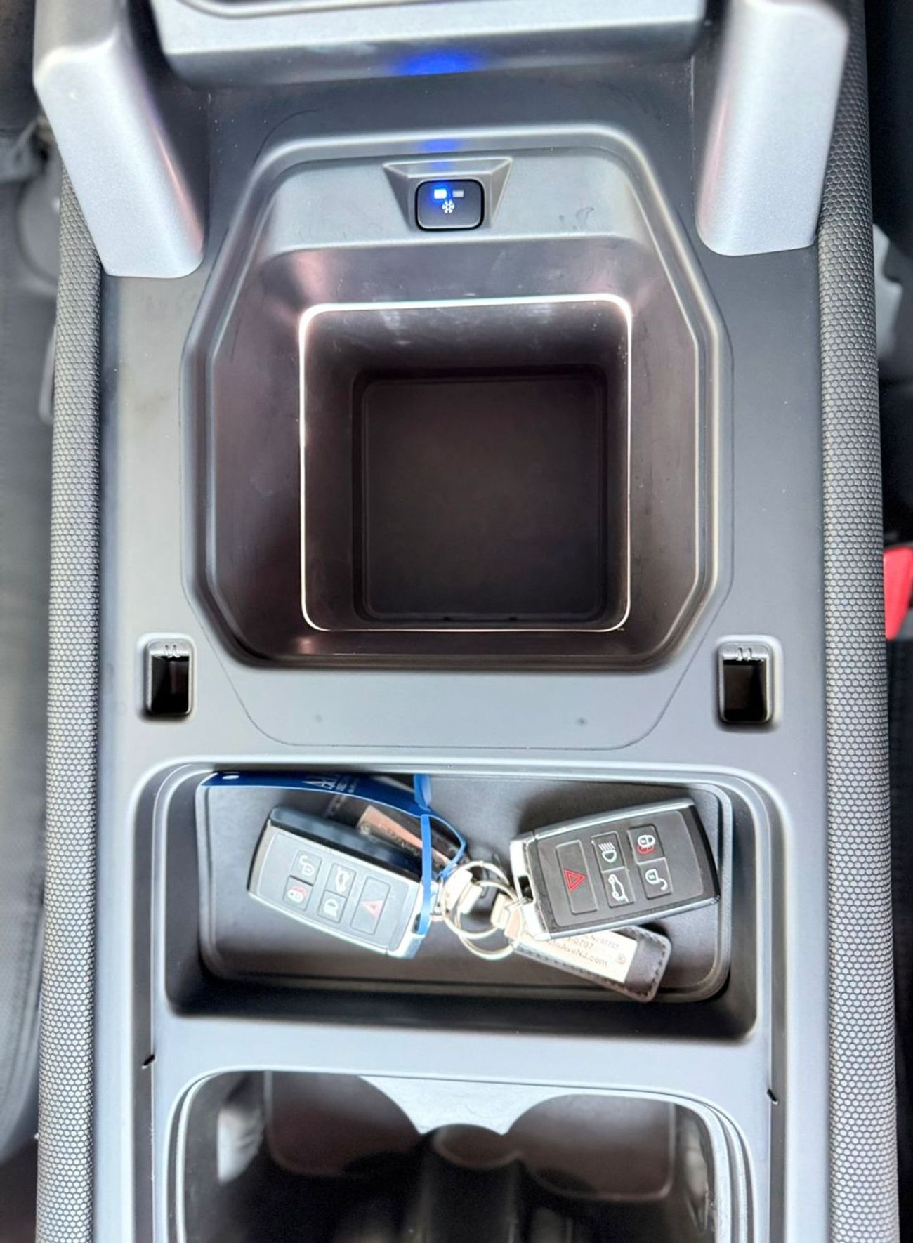 لاند روفر ديفندر P400 90 X-Dynamic HSE 3.0L (5 Seater)