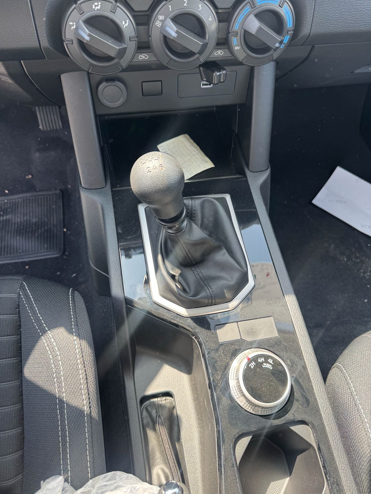 Mitsubishi L200 STD GL Double Cab Diesel M/T 2.4L Mitsubishi L200 M/T 2.4L Diesel!!!
