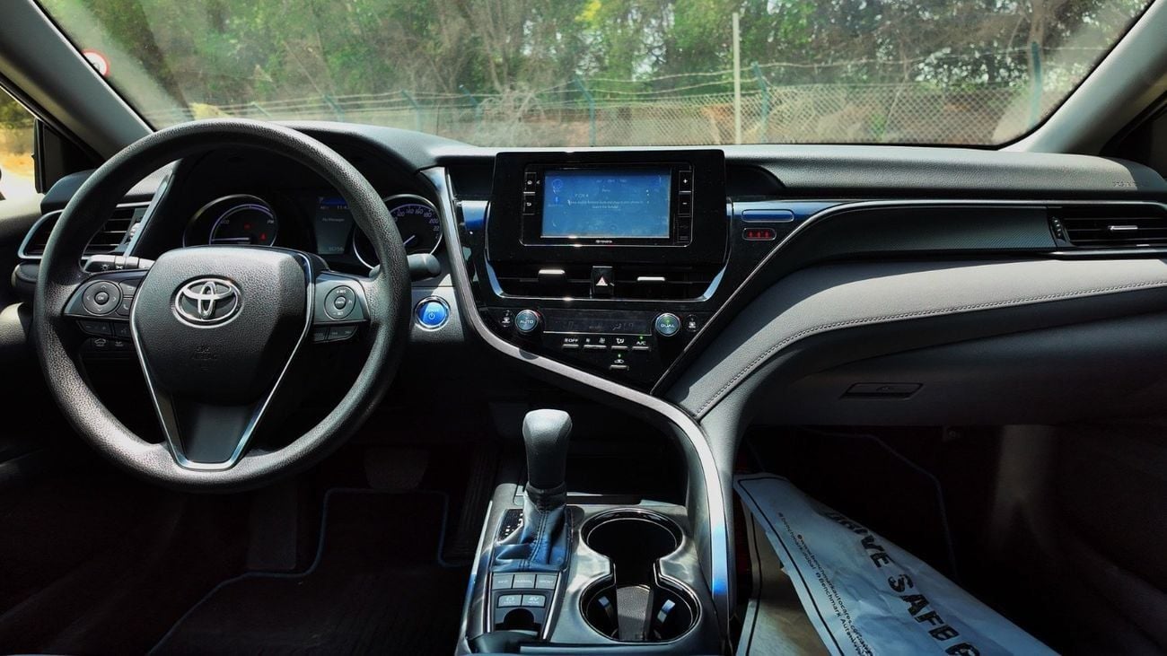 Toyota Camry LE 2.5L (176 HP) | Agency Warranty | Complete Service History | Zero Downpayment Support