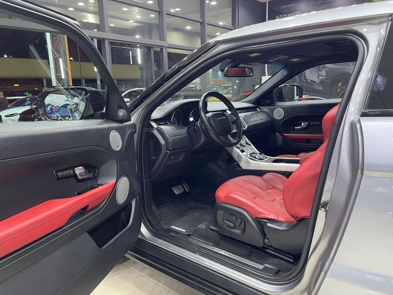 لاند روفر رانج روفر إيفوك STD Dynamic Plus 2.0L (3 Door)