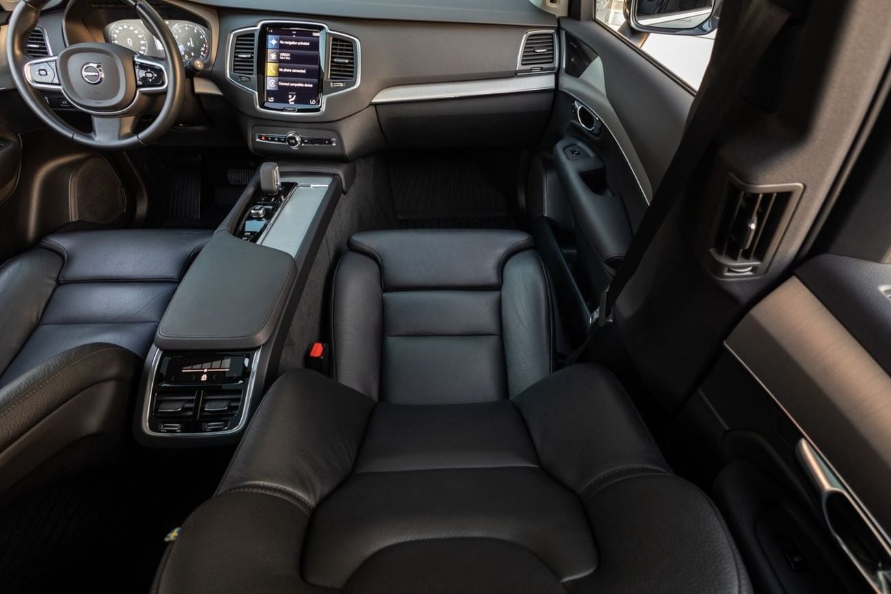 فولفو XC 90 MOMENTUM