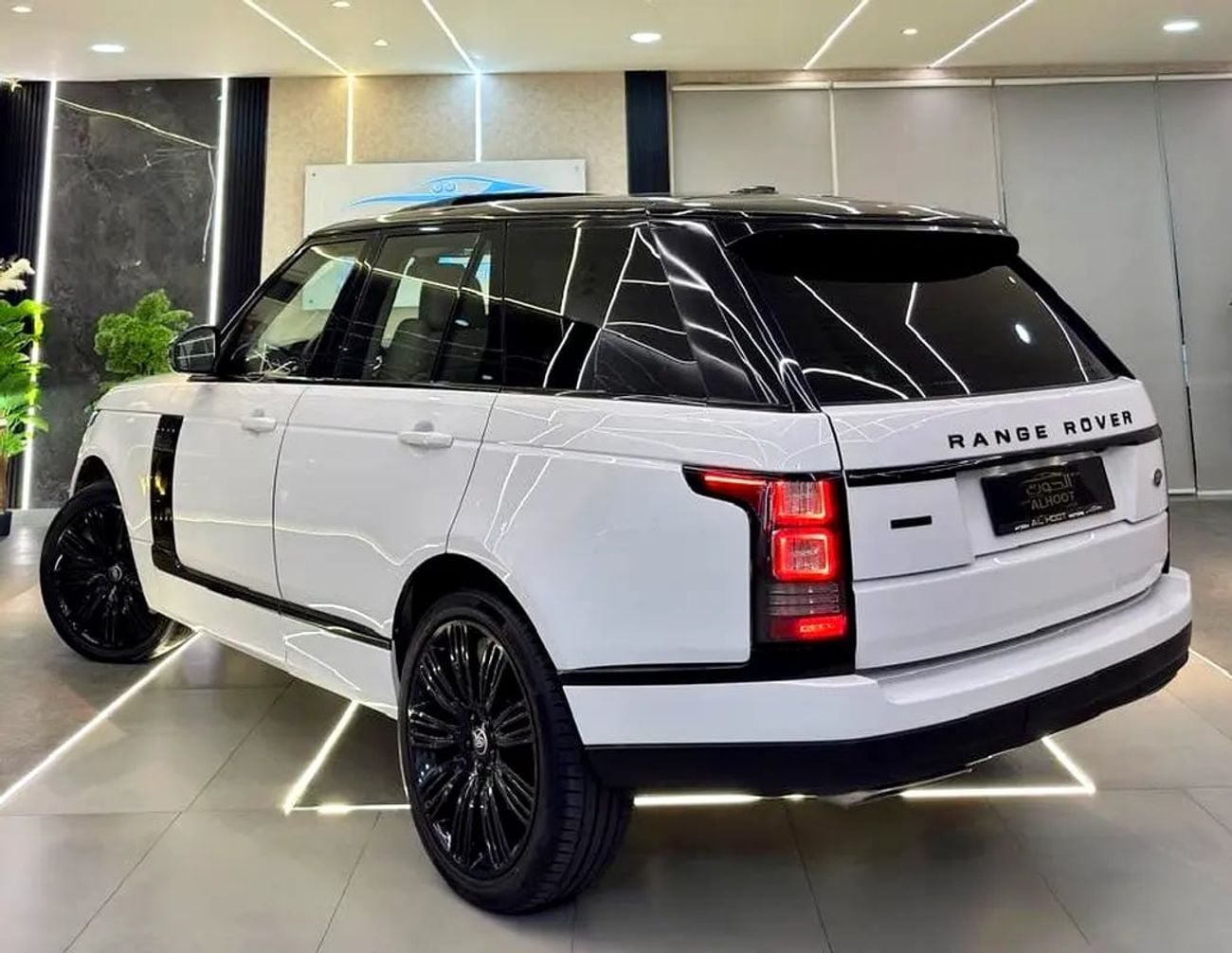 Land Rover Range Rover FACELIFT RR VOGUE V8 || F.S.H AL TAYER ||GCC || TOP RANGE || GIVEN WARRANTY ||AMAZING CONDITION