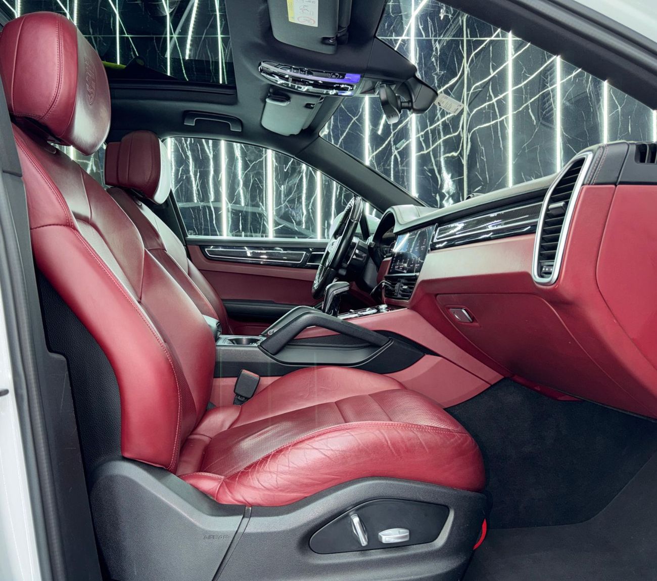 Porsche Cayenne S 2.9L (440 HP) 2019 Porsche Cayenne, 2027 Warranty, Full Service History, Sport Chrono Package, GCC