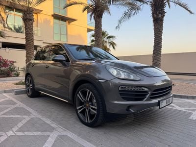Porsche Cayenne S V8 Platinum edition (GCC)