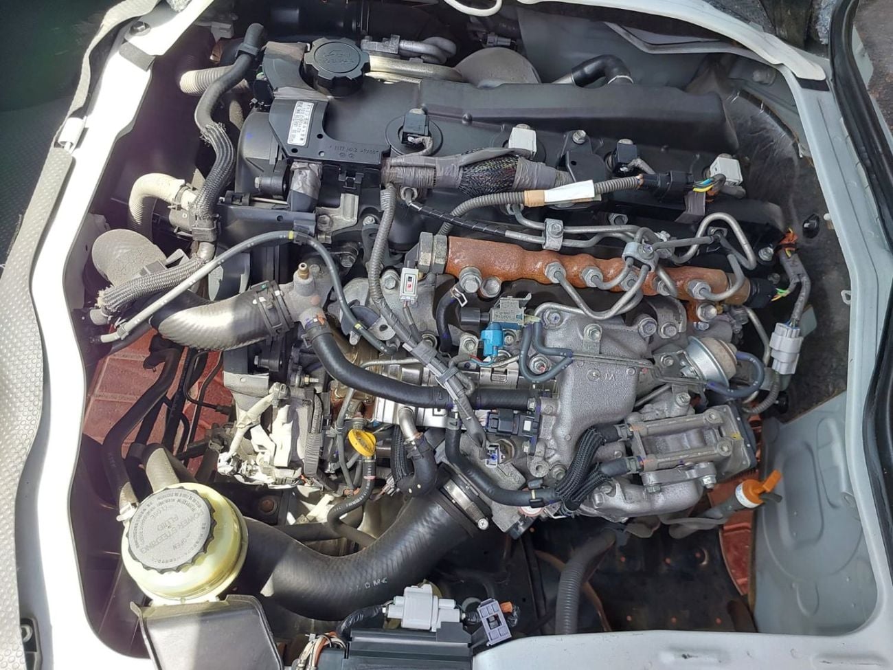 Toyota Hiace TOYOTA HIACE COMMUTER VAN RHD 2016 MODEL 3.0 L DIESEL AUTOMATIC(PM17014)