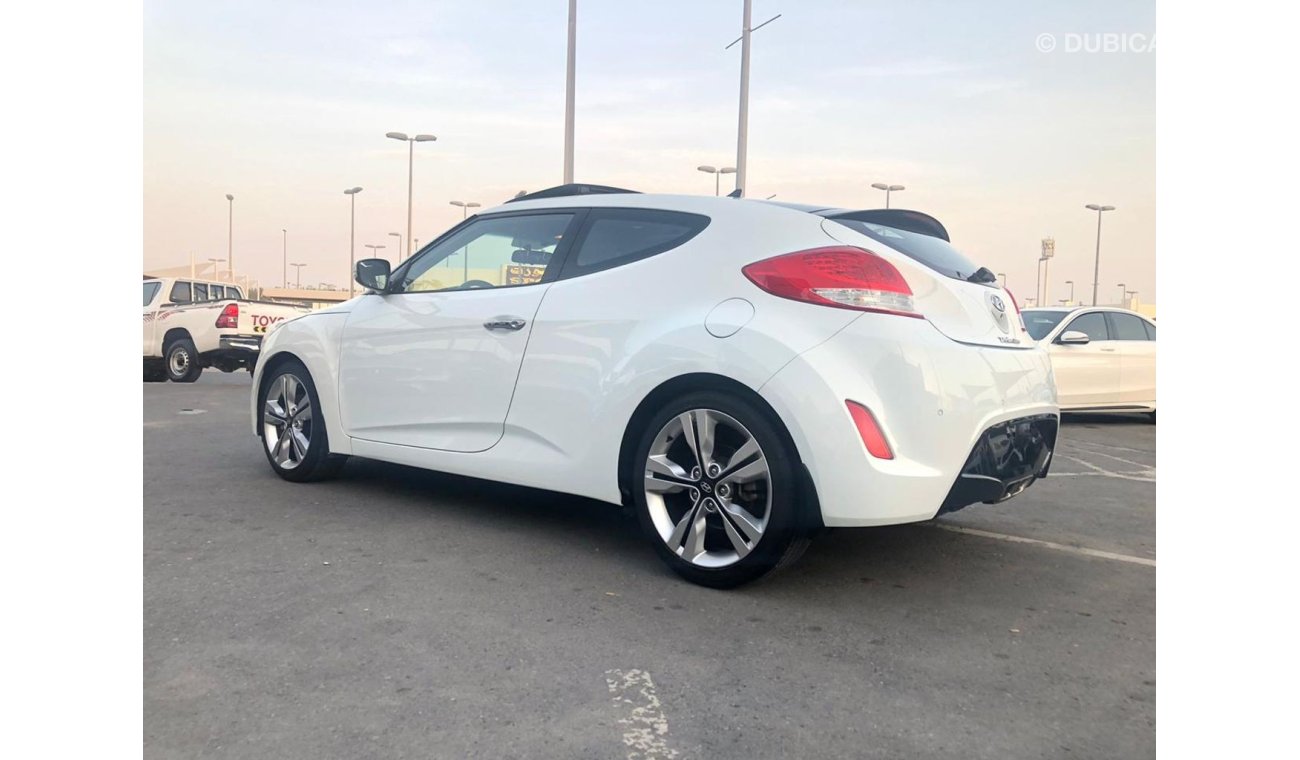 Hyundai Veloster Hyndai voulester model 2016 GCC car prefect condition full option panoramic roof leather seats back 