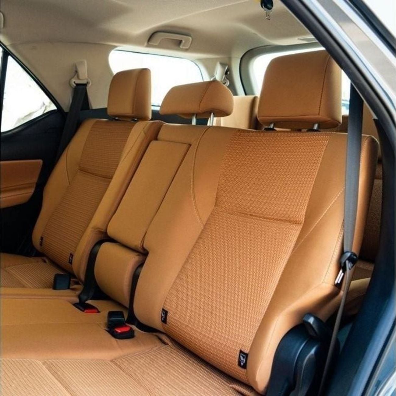 Toyota Fortuner SR5 Full Option | 2.4 | v4 | Diesel | Export **
