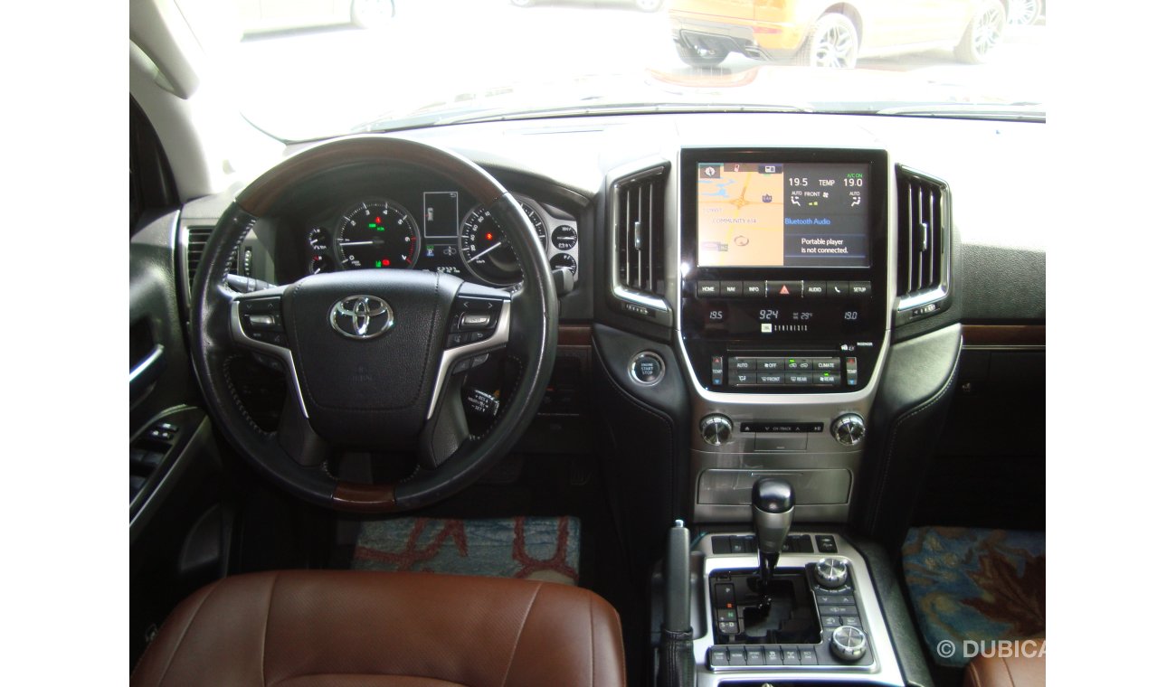 Toyota Land Cruiser VXR 5.7