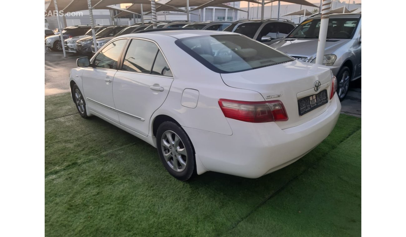 Toyota Camry GCC - number one - sensors - wood - alloy wheels - cruise control - perfect condition