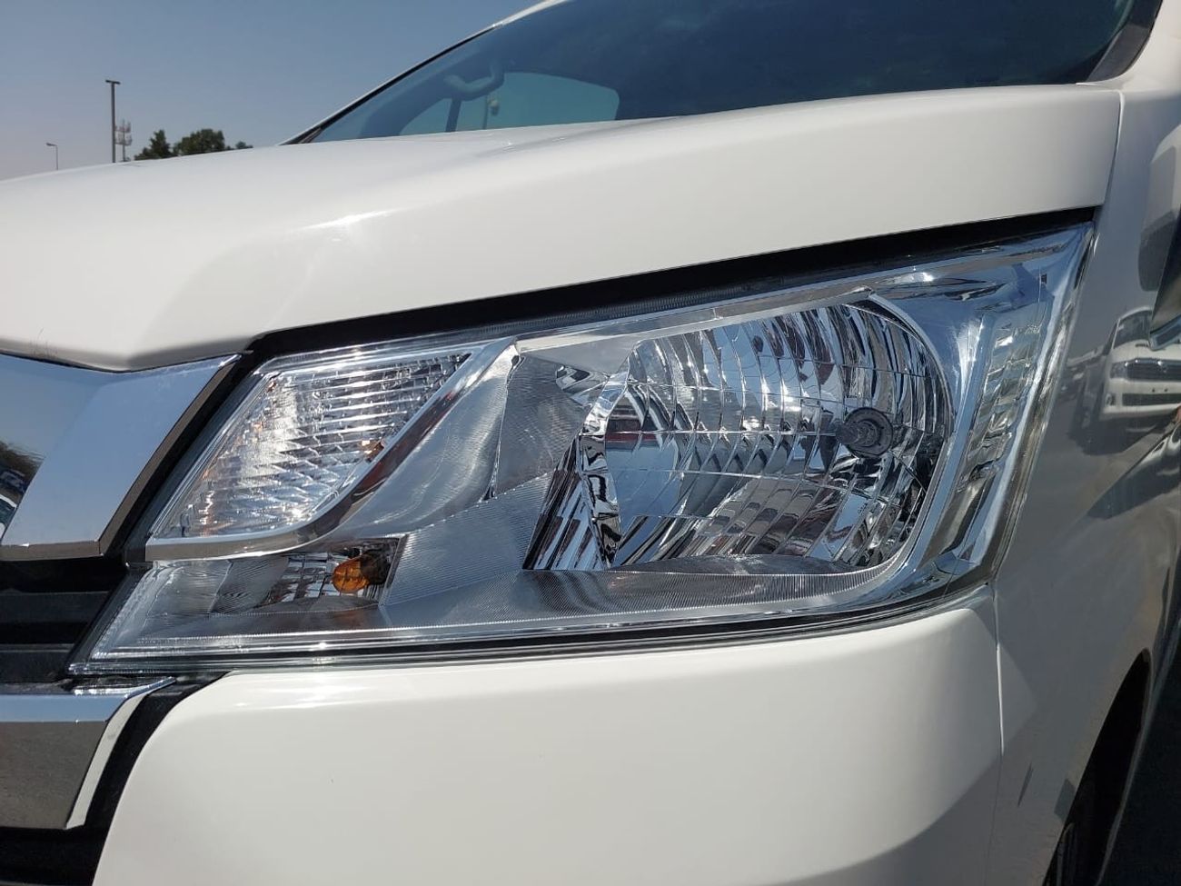 Toyota Hiace TOYOTA HIACE COMMUTER VAN RHD 2020 MODEL 2.8 L DIESEL AUTOMATIC(PM05350)