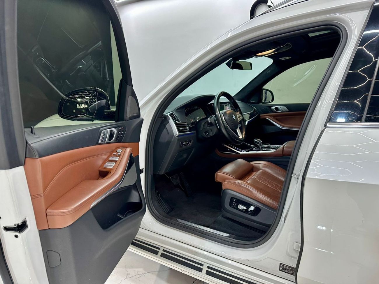 BMW X7 40i Pure Excellence 3.0L AED 3,427 / Monthly l 0% Down Payment l Masterclass Captain Seats l 1 Year