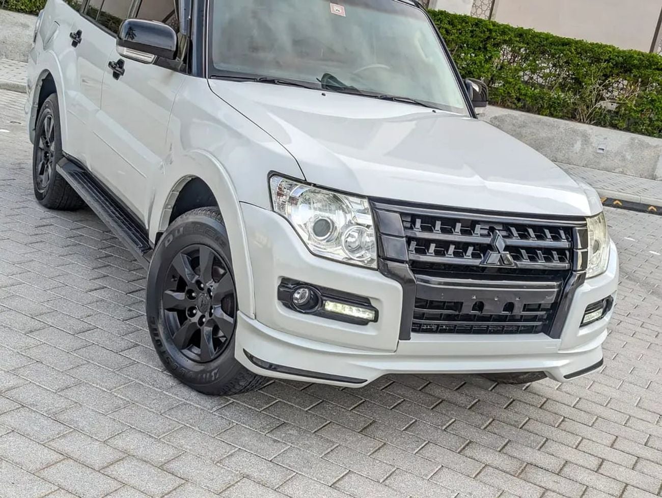 ميتسوبيشي باجيرو MODIFIED SIGNATURE EDITION GLS MID V6 3.5L GCC IN EXCELLENT CONDITION