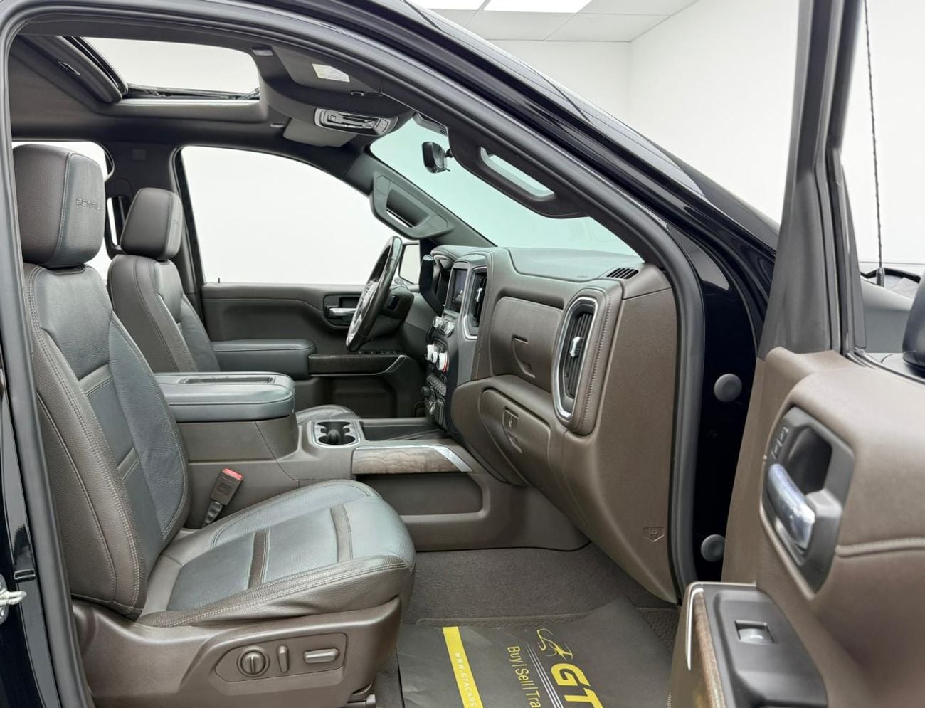 GMC Sierra 2020 GMC Sierra Denali, 1 Year Unlimited Km Warranty, Full GMC Service History, GCC