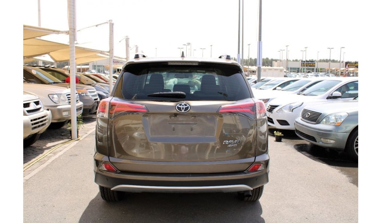 Toyota RAV4 GXR - ACCIDENTS FREE  - GCC - 2 KEYS - CAR IS IN PERFECT CONDITION INSIDE OUT