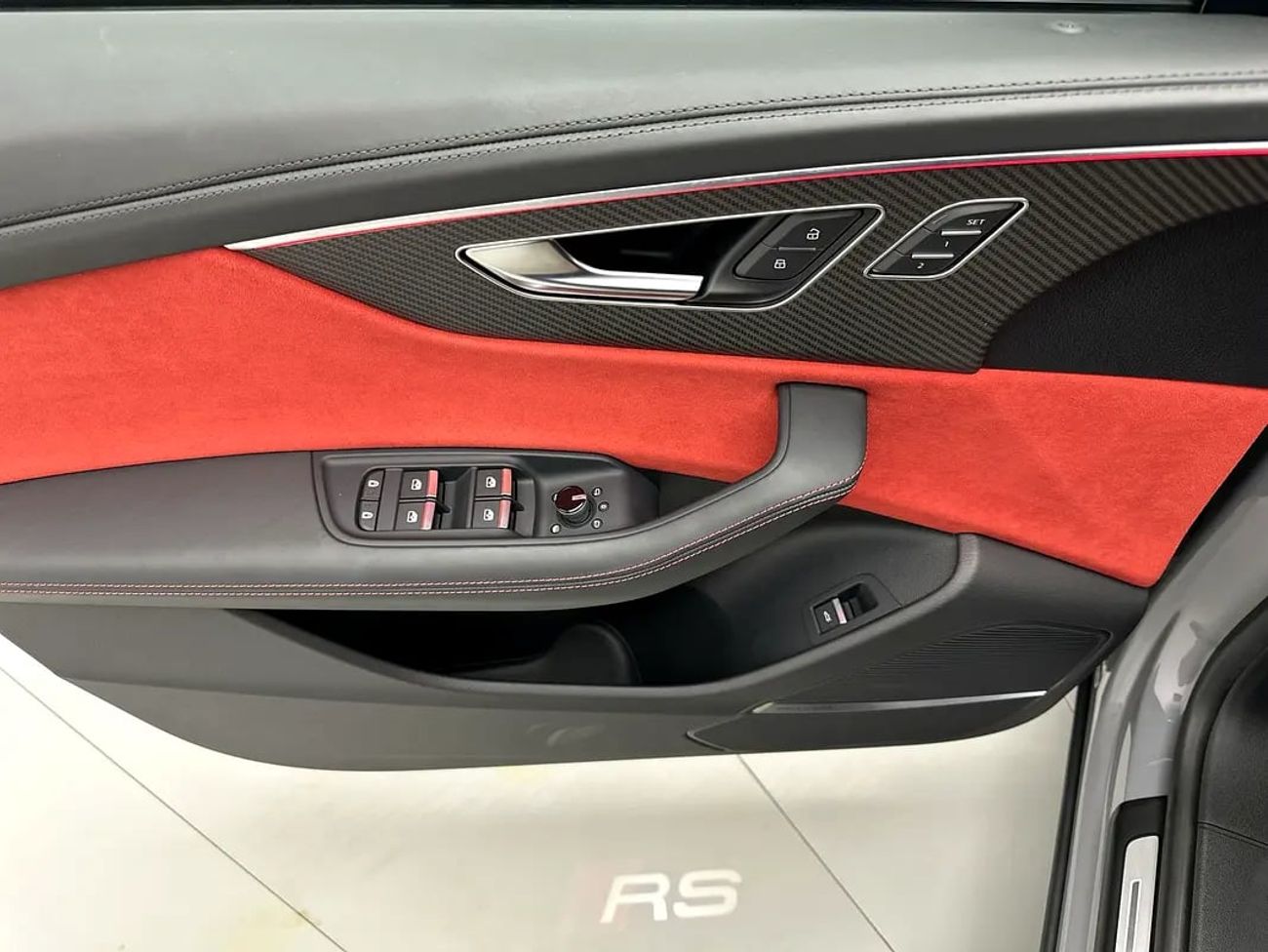 Audi RS Q8 quattro 600hp Black-Red Edition (Ref# 041076)