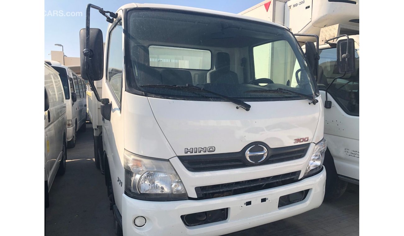 هينو 300 Hino Dumper Truck,model:2013. free of accident with low mileage