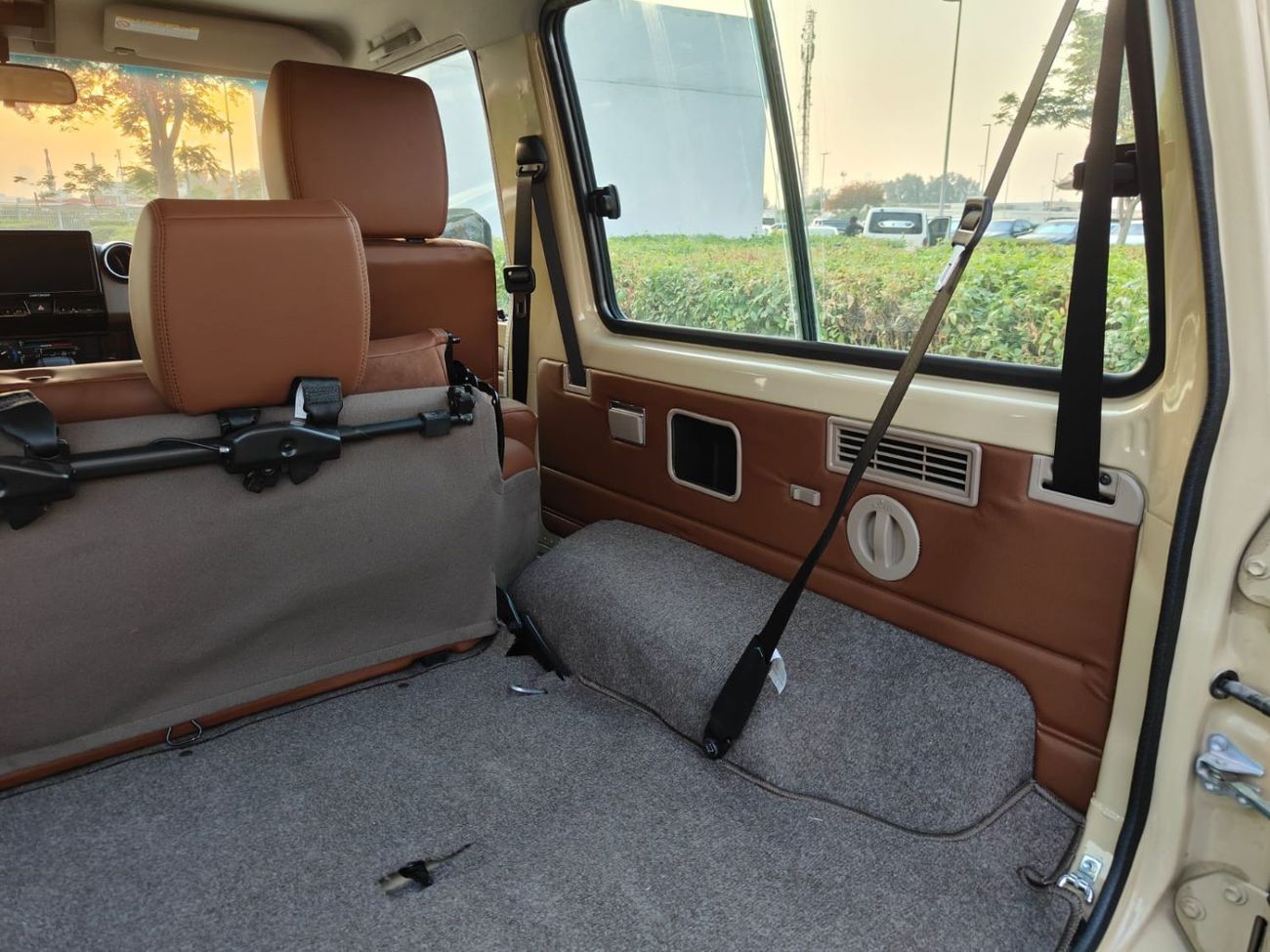 تويوتا لاند كروزر 70 2024 Toyota Land Cruiser LC71 LX (3-Door) Hardtop 4.0L V6 Petrol A/T 4x4 Export Only