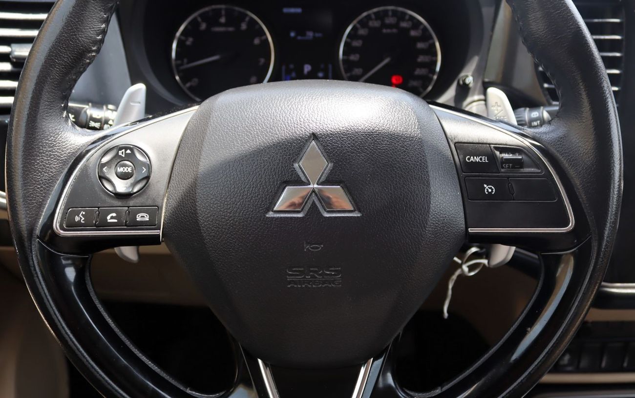 Mitsubishi Outlander GLX Basic MITSUBISHI OUTLANDER 2020  ACCIDENTS FREE - GCC - 7STR - 4WD - ORIGINAL PAINT - PERFECT CO