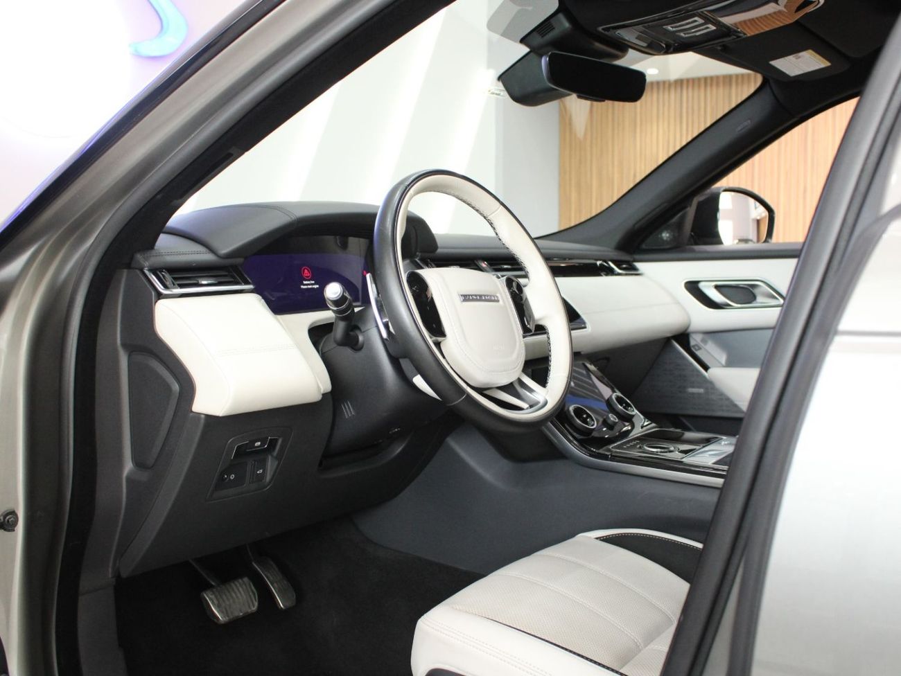 Land Rover Range Rover Velar | R-Dynamic | V4