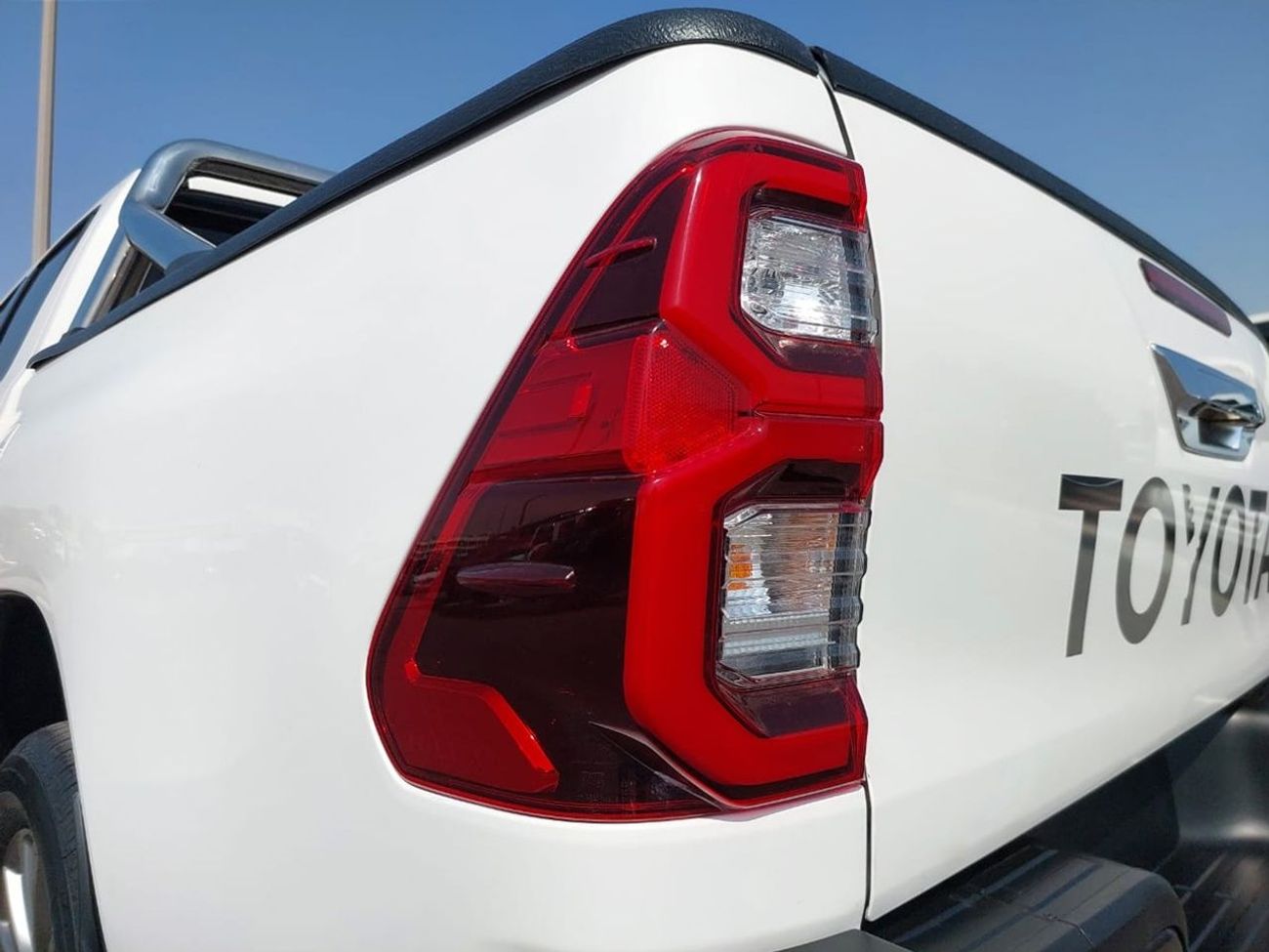 Toyota Hilux TOYOTA HILUX PICKUP RHD 2021 MODEL 2.8 L DIESEL  AUTOMATIC(PM34867)