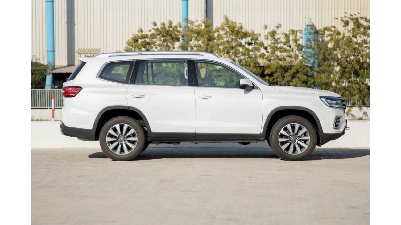 MG RX8 2023 MG RX8 4X2 2.0 STANDARD - Pearl White inside Beige